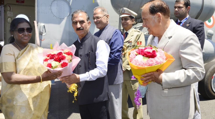 GRAND WELCOME FOR PRESIDENT’S ARRIVAL IN SHIMLA. START OF FIVE-DAY VISIT