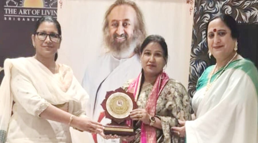 RENU AGARWAL HONOURED WITH ART OF LIVING’S “UNSUNG EVERYDAY HEROES” AWARD