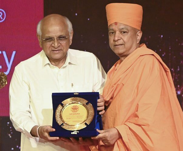 BRAHMAVIHARI SWAMI HONOURED WITH PRESTIGIOUS ‘ASMITA MAHASANMAN AWARD’
