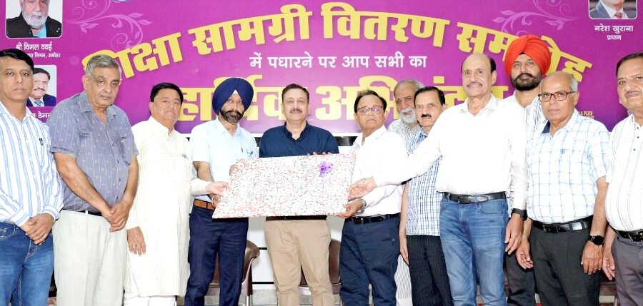 FOR A BRIGHT FUTURE, STUDENTS MUST READ BOOKS: SDM ARORA