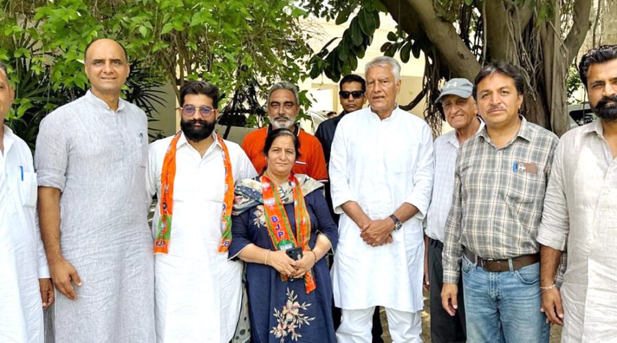 AAP LEADER MANJU BALA JOINS BJP