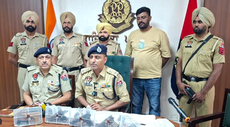 CIA FAZILKA TEAM ARRESTS AN ACCUSED WITH 5 ILLEGAL WEAPONS