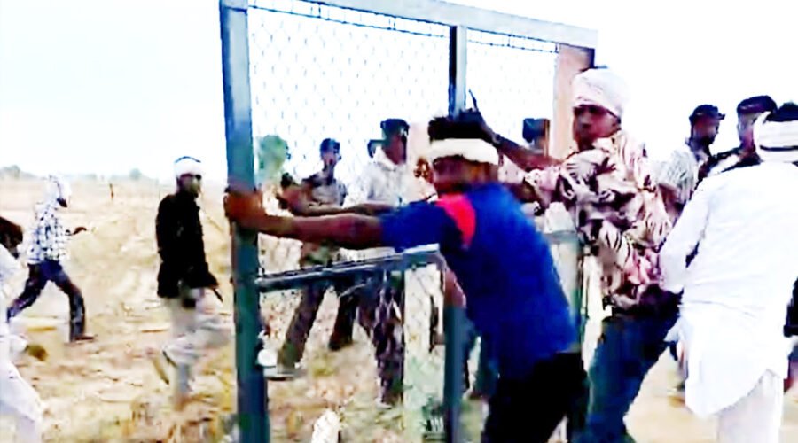 PROTEST AGAINST SOLID WASTE PLANT NR SRIGANGANAGAR TURNS VIOLENT