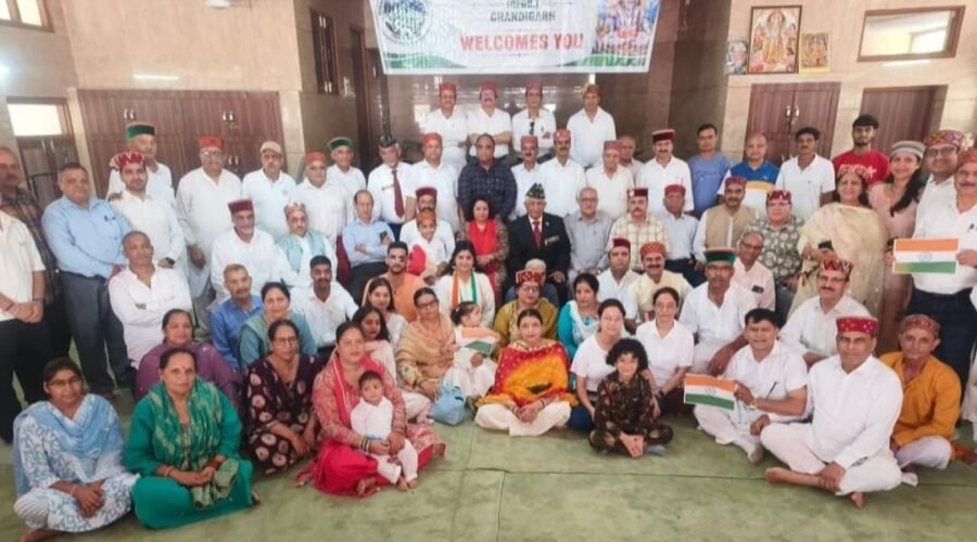 हिमाचल महासभा ने सेक्टर-23 मुनि मंदिर में हर्षोल्लास से मनाया 80वां स्वतंत्रता दिवस