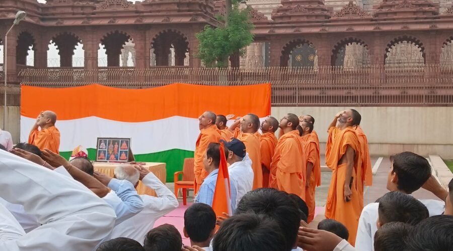 SAINTS SALUTE THE NATIONAL FLAG AT AKSHARDHAM TEMPLE, NEW DELHI