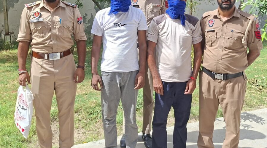 FAZILKA POLICE ARREST 2 TRAFFICKERS, SEIZE DRUGS, ILLEGAL WEAPONS, DRUG MONEY ETC.
