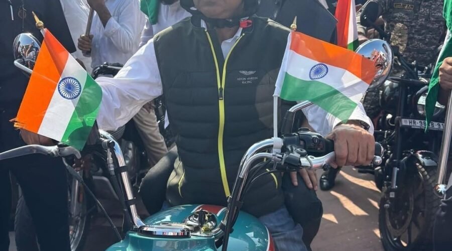 MP RAJINDER GUPTA PARTICIPATES IN HAR GHAR TIRANGA BIKE RALLY IN DELHI