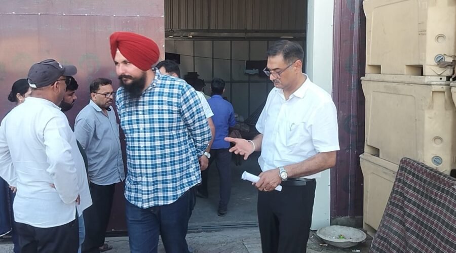 ਡੇਰਾਬੱਸੀ ਦੇ ਪਿੰਡ ਸੁੰਡਰਾ ਵਿੱਚ ਸਿਹਤ ਵਿਭਾਗ ਦੀ ਵੱਡੀ ਛਾਪੇਮਾਰੀ