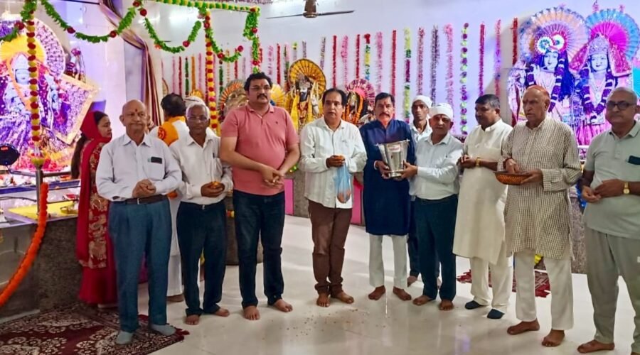 भगवान श्री वाल्मीकि जी की पावन ज्योति का राम दरबार में भव्य स्वागत
