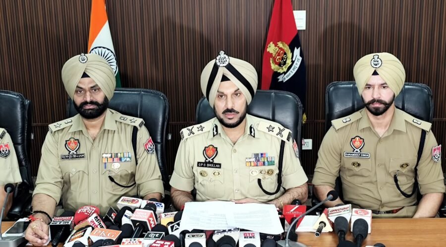 FOUR LINKED TO CROSS-BORDER SMUGGLING NETWORKS HELD WITH 10KG HEROIN, 10 PISTOLS