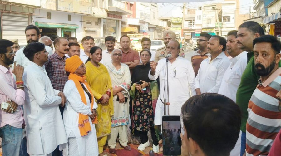 MUNICIPAL CORPORATION GATE LOCKED IN PROTEST AGAINST POOR SEWERAGE SYSTEM
