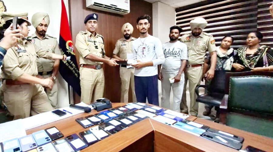 FAZILKA POLICE RECOVER 130 LOST MOBILE PHONES, HAND OVER TO ORIGINAL OWNERS