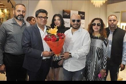 BOLLYWOOD SINGER B PRAAK LAUNCHES TRESS LOUNGE SALON IN PANCHKULA