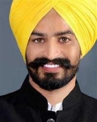 NOT A KHICDI BUT SHAHI PANEER, AAP FEASTS ON PUBLIC VERDICT