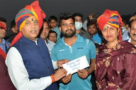 सुजानपुर की राष्ट्रीय स्तरीय होली की रही धूम, जयराम और धूमल भी पहुंचे