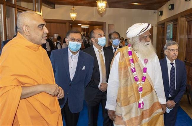 RENOWNED INDIAN YOGA GURU “SADGURU” VISITS NEASDEN TEMPLE