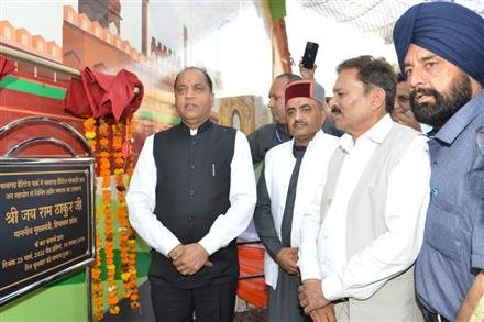मुख्यमंत्री ने किया नालागढ़ हेरिटेज पार्क में शहीद स्मारक का लोकार्पण