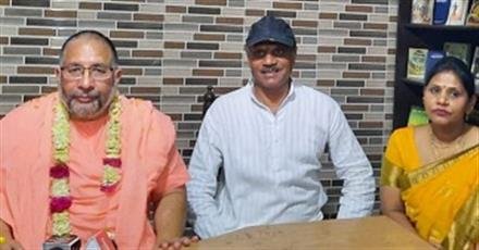 गौड़ीय मठ के राधा-माधव पहुंचे अपने नए घर, सागवान से बने सिंहासन पर हुए विराजमान