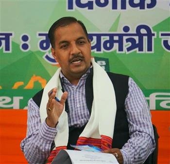 CONGRESS ONLY BELIEVES IN DYNASTY POLITICS : JAMWAL