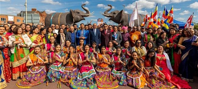 NAGAR YATRA COMMEMORATING PRAMUKH SWAMI MAHARAJ’S CENTENNIAL ANNIVERSARY HELD IN LEICESTER