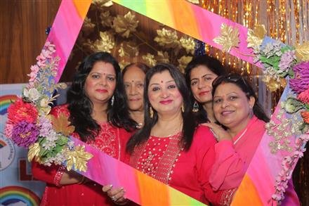रेनबो लेडीज क्लब ने मदर्स डे पर आयोजित किया आँचल मेरी माँ कार्यक्रम