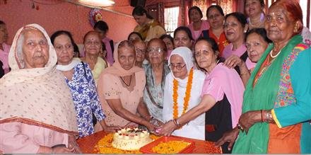 NARI JAGRITI MANCH FELICITATES ELDERLY MOTHERS ON MOTHER'S DAY