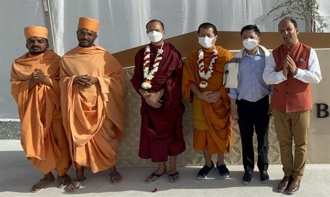 THAI AMBASSADOR AND BUDDHIST MONKS VISIT ABU DHABI MANDIR