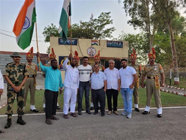 अंतरराष्ट्रीय सादकी चौकी पर दिया देश भक्ति के जज्बे का परिचय