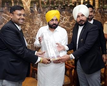 CM BHAGWANT MANN ANNOUNCED 2.5 CRORES FOR WELFARE OF BAR ASSOCIATION