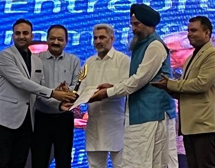 DR. SENU DUGGAL IAS, 31 OTHERS  GETS ENTREPRENEUR & ACHIEVER AWARDS – 2022
