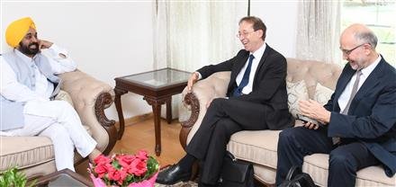 CM ROLLS RED CARPET WELCOME TO GERMAN INVESTORS IN THE STATE