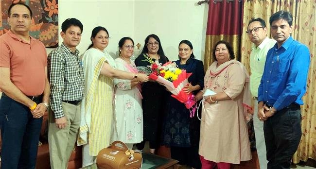 सूचना जनसंपर्क एवं भाषा विभाग की संयुक्त निदेशक श्रीमती दत्ता सेवानिवृत