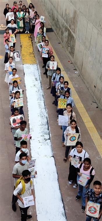 वर्ल्ड नो टोबैको डे पर 200 फुट की सिगरेट आर्टवर्क से लोगों को किया जागरूक