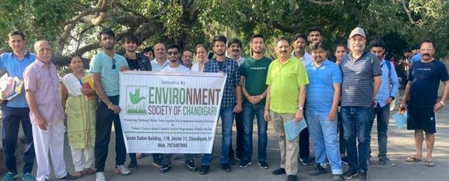 इन्वायरॉन्मेंट सोसायटी ने सुखना झील पर चलाया पर्यावरण संरक्षण जागरूकता अभियान