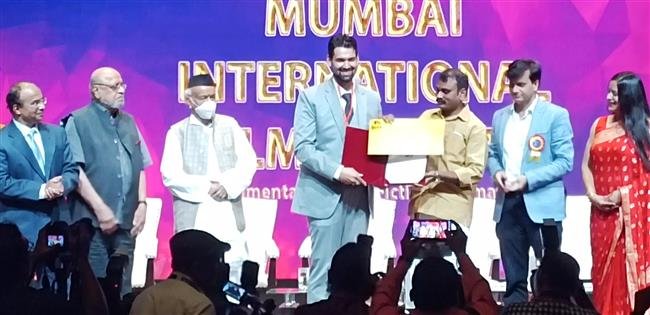 ADMITTED CATAPULTS OJASWWEE SHARMA TO THE TOP AS HIS FEATURE DOCUMENTARY ADMITTED WINS ‘BEST NATIONAL DOCUMENTARY’ AT MIFF 2022