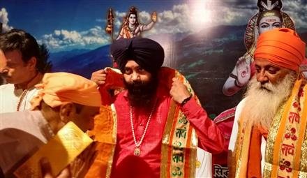 “उड़दियां रेहनिया पतंगां जिन्ना दियां डोरां जोगी ने फड़ियां होईआं ने”