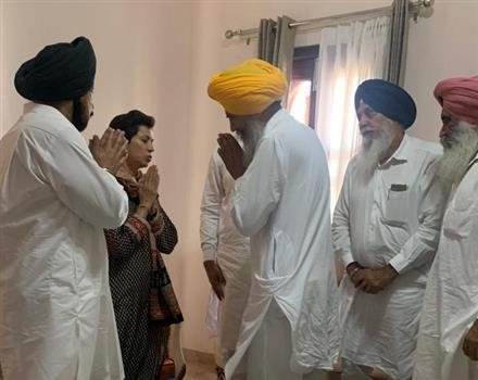 KUMARI SELJA REACHED THE RESIDENCE OF SIDHU MOOSEWALA TO CONDOLE