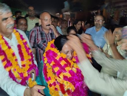 ज्वालामुखी पहुंचने पर प्रतिभा सिंह व विक्रमादित्य सिंह का जोरदार स्वागत