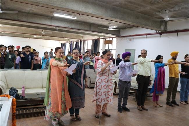 विद्यार्थियों को नशा मुक्त व बेहतर जीवन की शपथ दिलाई