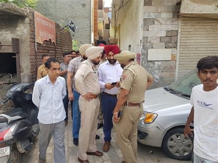 अपडेट: डेराबस्सी में हथियारबंद लोगों ने की एक करोड़ की लूट, एक जख्मी पीजीआई रैफर