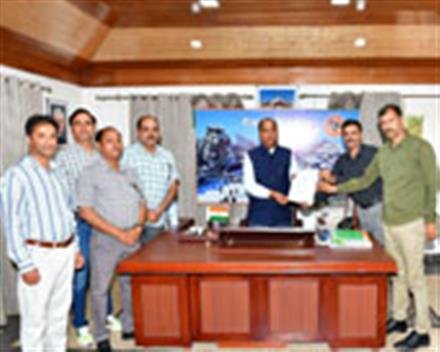 हिमाचल प्रदेश यूनिवर्सिटी एंड कॉलेज टीचर्स प्रतिनिधिमण्डल ने मुख्यमंत्री से भेंट की