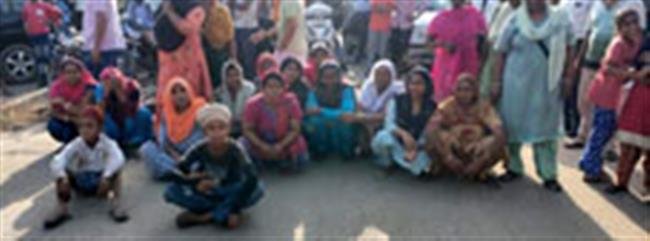 36 घंटे बिजली गुल, आक्रोशित ग्रामवासियों ने किया रोड जाम