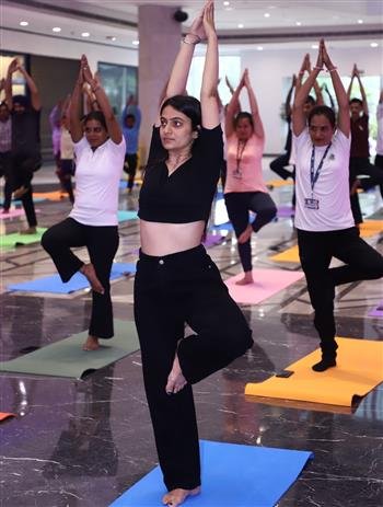 नेक्सस एलांते मॉल ने अंतर्राष्ट्रीय योग दिवस मनाया