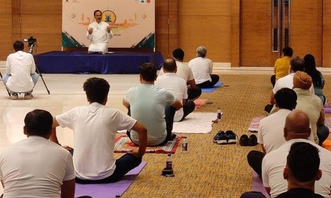 INTERNATIONAL DAY OF YOGA: ACHARYA MANISH CONDUCTS YOGA SESSION