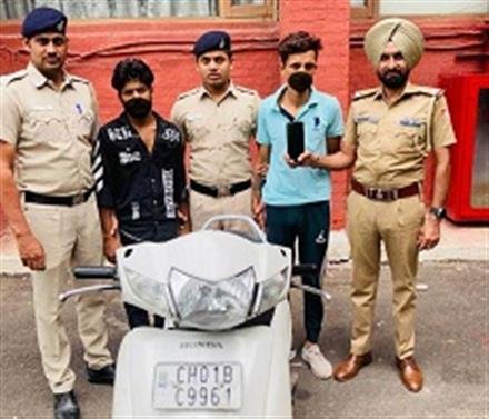 CHANDIGARH POLICE NABBED SNATCHERS WITHIN HOUR  OF CRIME