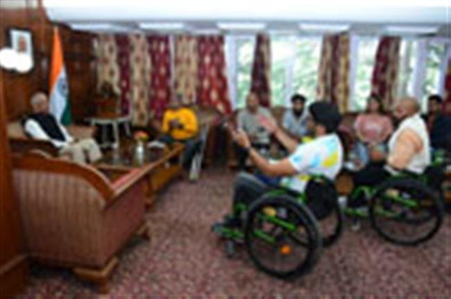 दिव्यांग योद्धाओं ने की राज्यपाल से भेंट