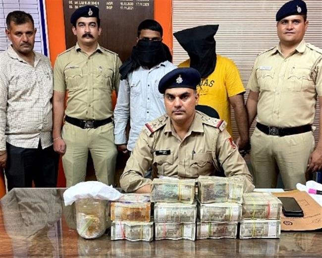CHANDIGARH POLICE BUSTED RACKET OF CYBER CRIMINALS, TWO ARRESTED  WITH CASH OF OVER 37 LACS AND JEWELLARY