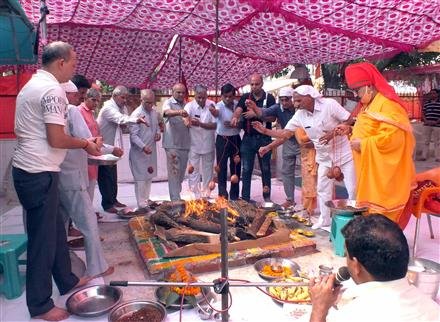 अभिनंदन समारोह: साधु, संतों और महात्माओं का मुनि सभा द्वारा भव्य स्वागत किया गया