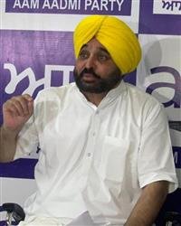 CM CONGRATULATES CHEEMA FOR PRESENTING PEOPLE’S BUDGET