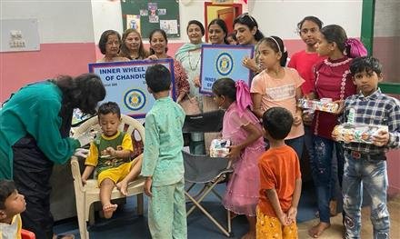 इनर व्हील क्लब ने क्रेच के बच्चों के लिए दन्त चिकित्सा शिविर लगाया